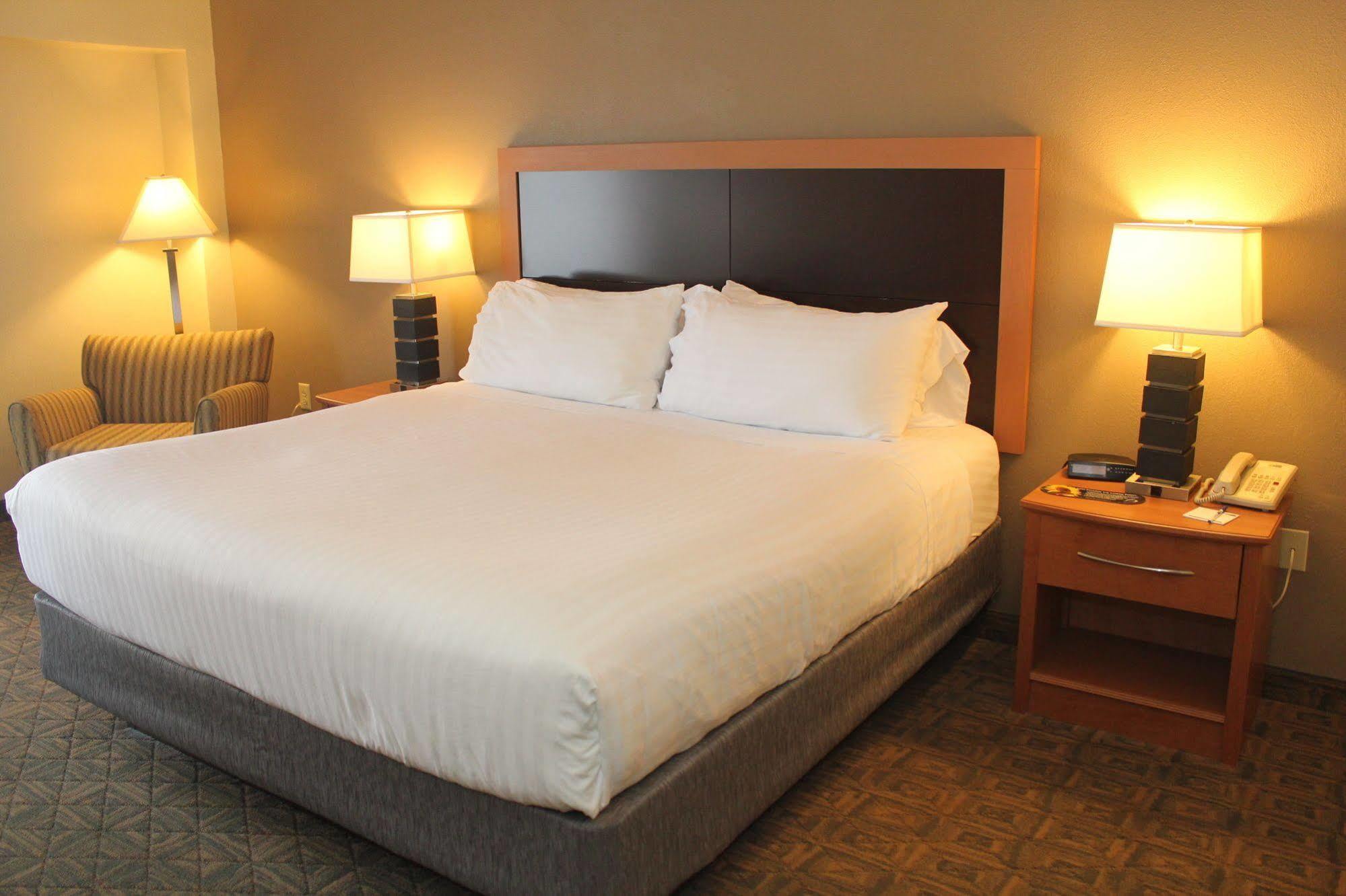 Holiday Inn Express & Suites Charlotte-Concord-I-85 By Ihg Exterior photo