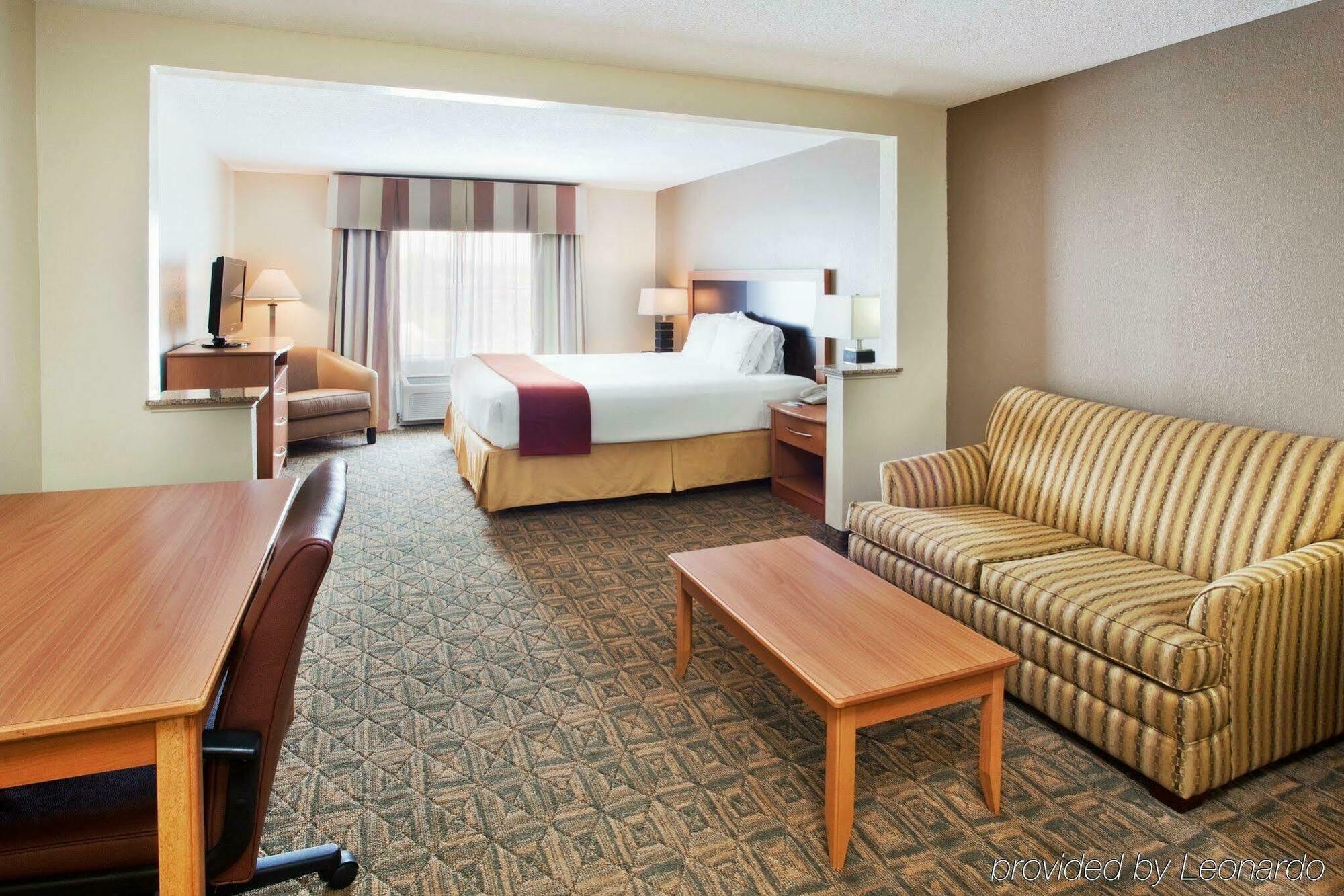 Holiday Inn Express & Suites Charlotte-Concord-I-85 By Ihg Room photo